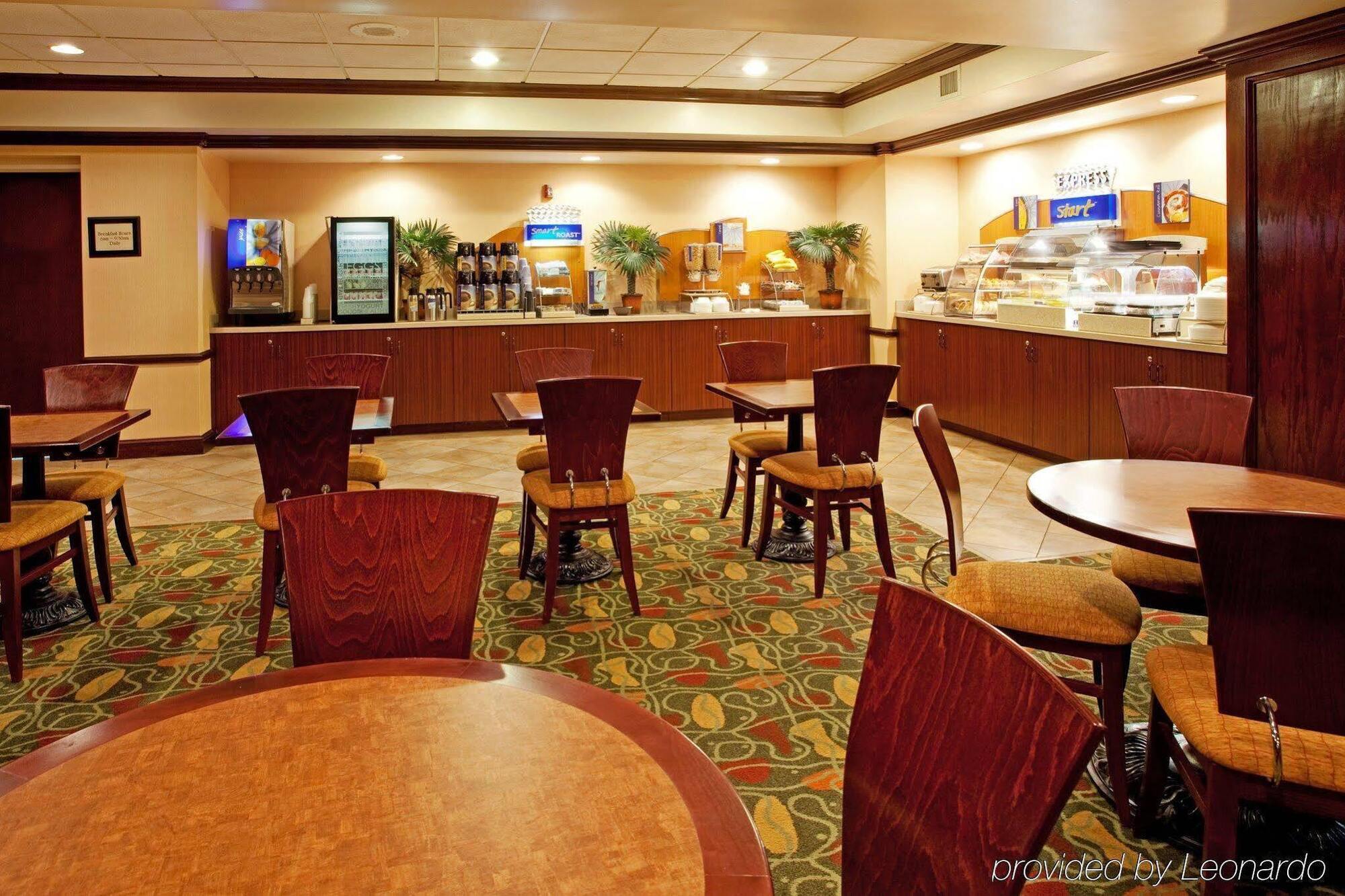 Holiday Inn Express Hotel & Suites Charleston-Ashley Phosphate By Ihg North Charleston Exterior foto